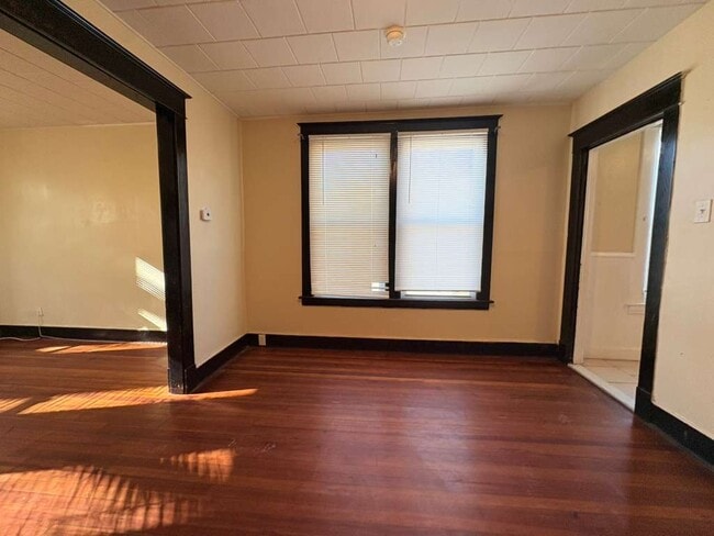 Photo - 327 Bassett St Unit 2