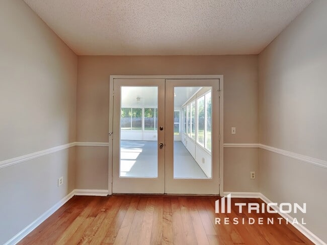 Photo - 1133 Linwood Loop