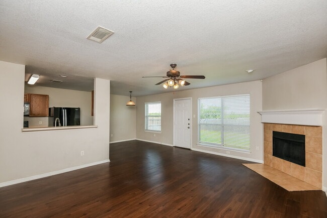 Photo - 425 NE Murphy Rd