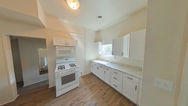 Photo - 219 S Main St Unidad 3