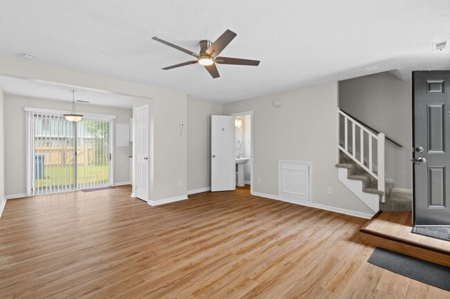 Photo - 908 Spinnaker Ct