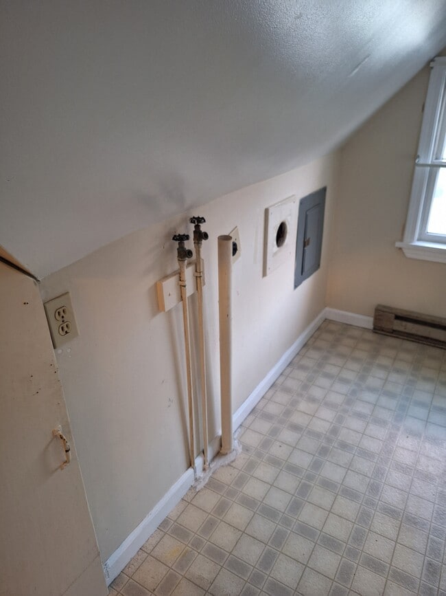 Photo - 28 N Genesee St Unidad 1