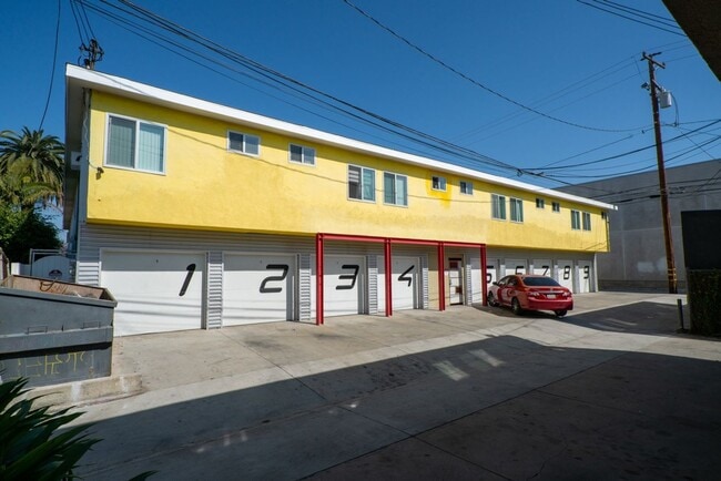 Photo - 210 E 29th St Unidad 12