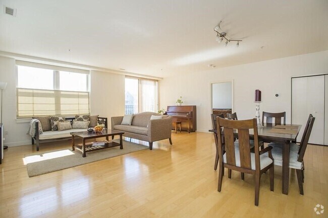 Building Photo - 323 Boylston St Unit 206 Rental
