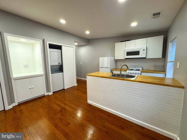 Building Photo - 146 South St Unit 3RD FLOOR