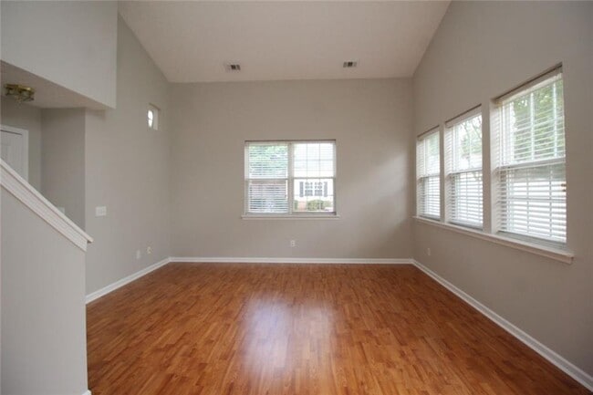 Photo - 137 Swanee Ln