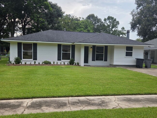 Building Photo - 1757 Southland Ct