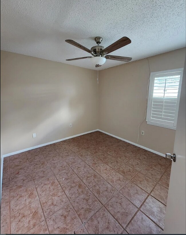 202 Perth Ct