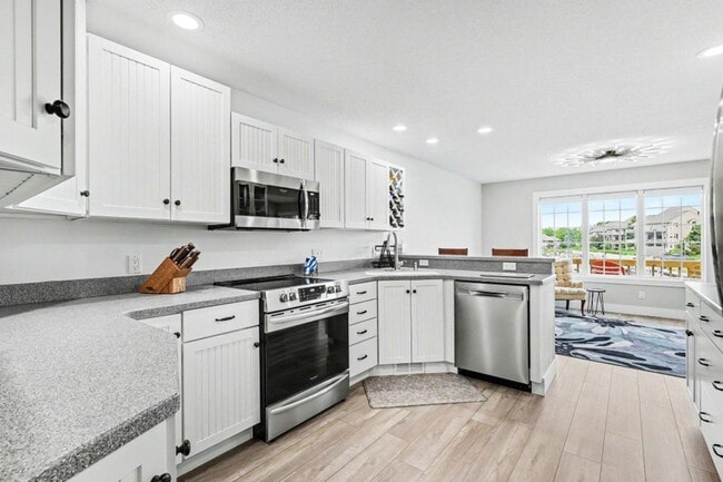 1410 E Harbour Towne Cir