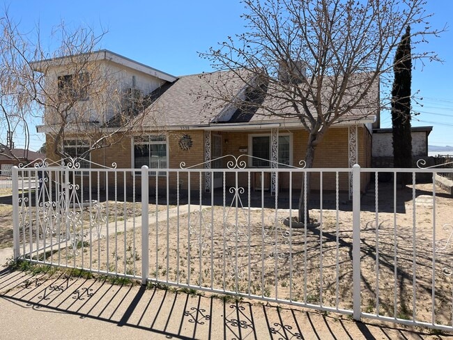 Building Photo - 5530 Venezuela Rd