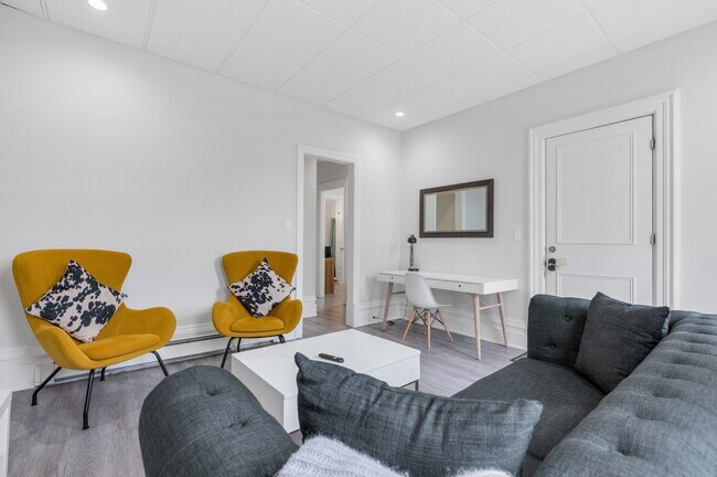 Photo - 41 Welland Ave Unit 1