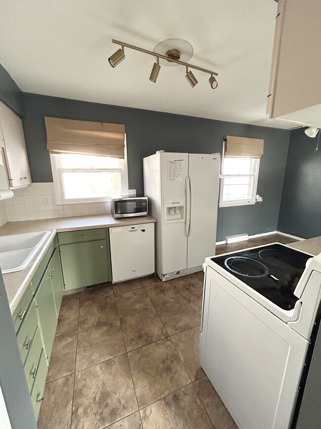 Photo - 908 Hillside Dr
