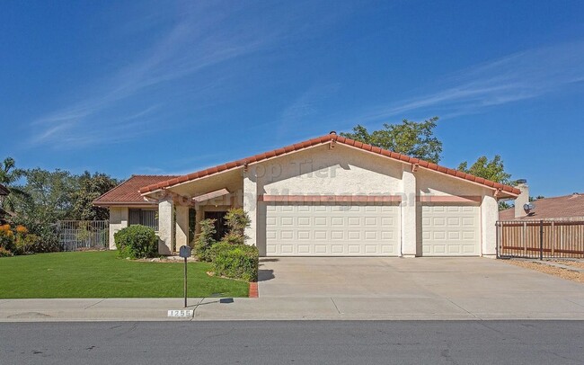 Spacious 3 bed, 2 bath Single-Level Home w... - Spacious 3 bed, 2 bath Single-Level Home w...