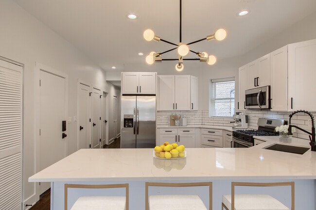 Photo - 1452 W Irving Park Rd Unit 3