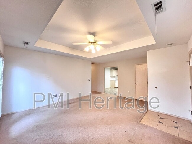 886 N Daisy Ln