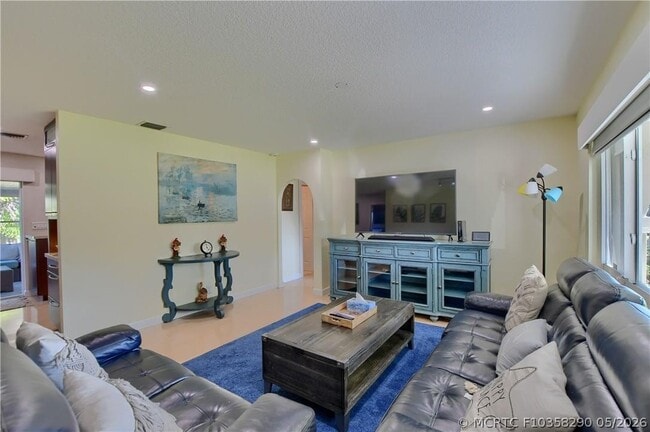 331 SE 4th St