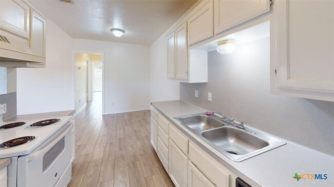 Photo - 802 Hackberry St