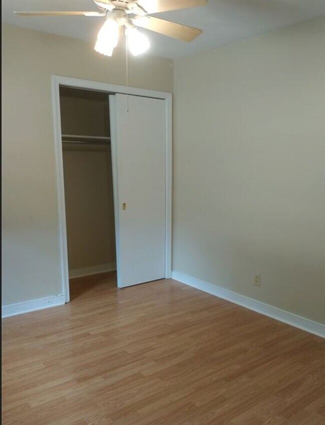 Photo - 400 Dorrier Dr Unit Apartment 5