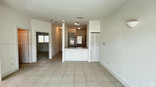 Building Photo - 695 SW 11th St Unit 304 Rental