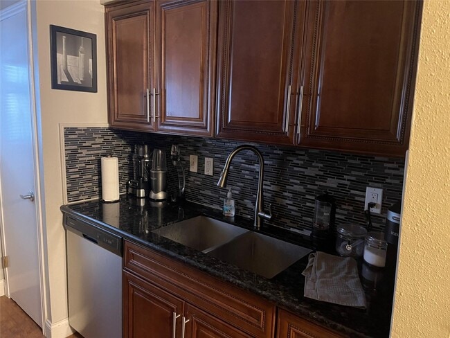 Photo - 3535 NASA Road 1 Unidad True