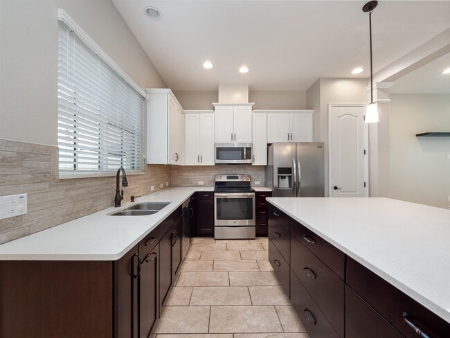 Photo - 1442 Resolute St