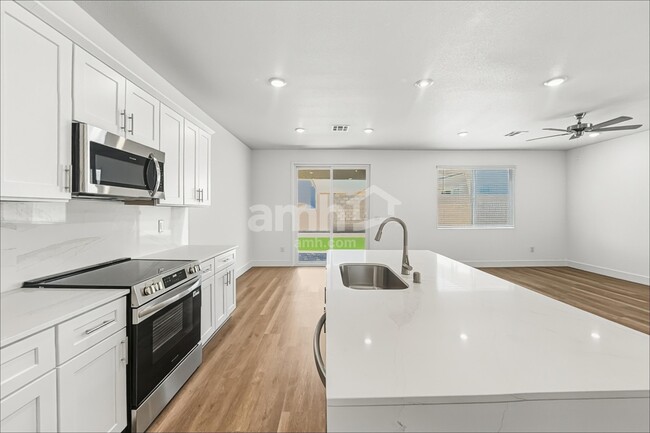Photo - 9579 Marchmont Rd