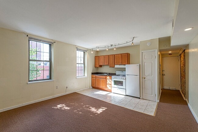 Building Photo - 527 S 21st St Unit 2F