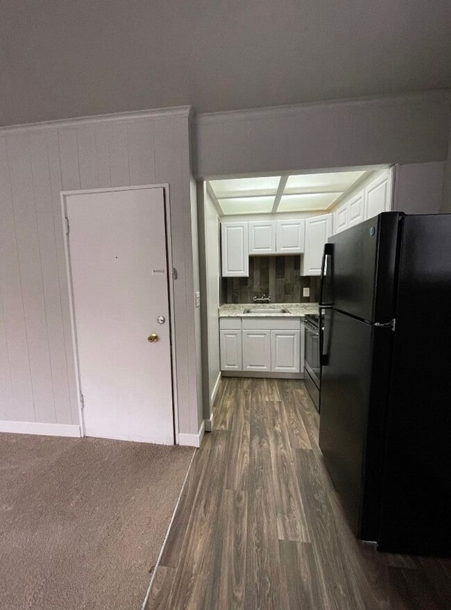 Photo - University Manor Unit B