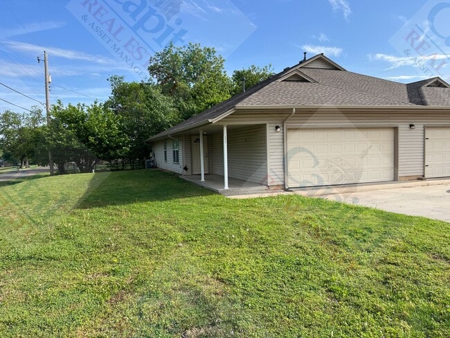Photo - Spacious Duplex in Harrah