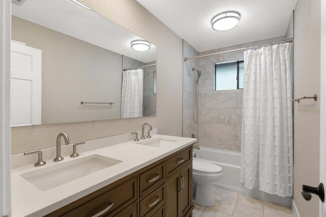 Gorgeous Executive Level Home 4 beds 3 baths close to hospitals and courthouse