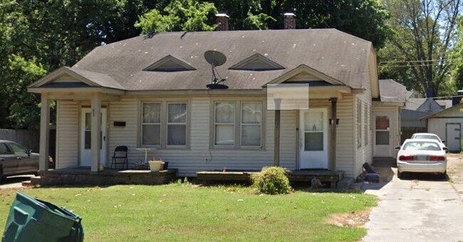 Building Photo - 809 W Walnut St