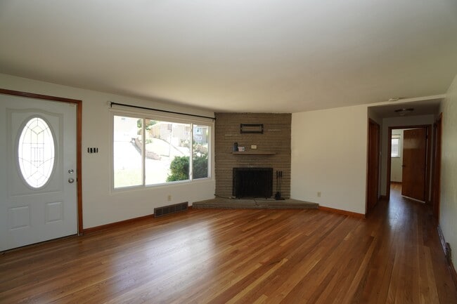 Photo - 1092 Greentree Rd