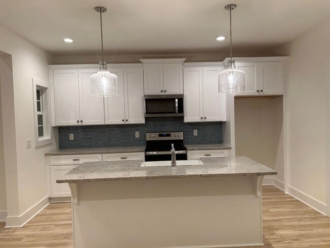 Building Photo - 1098 Burrow Cir