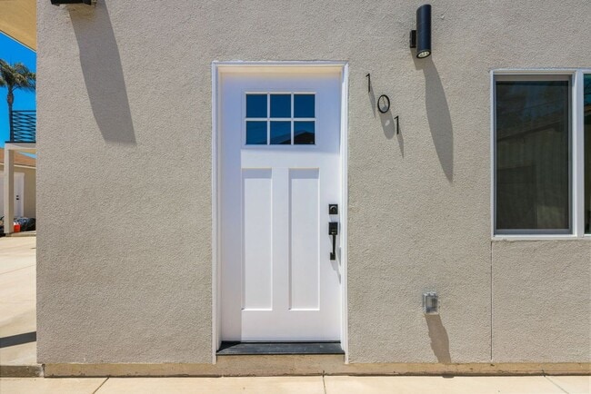 Photo - 1/2 MONTH FREE! Brand New Build Between No... Unit 4349 Bancroft  101