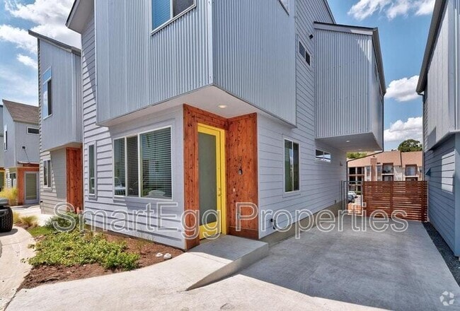 Building Photo - 801 N Bluff Dr Rental