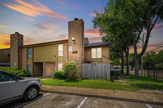 Building Photo - 9090 S Braeswood Blvd Unit 21 Rental