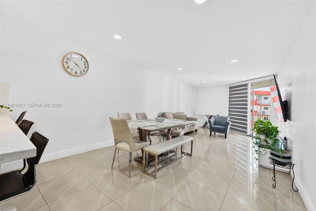 Photo - 1750 W 46th St Unit 412