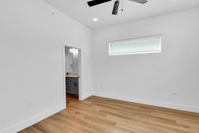 Photo - 1588 Bernard St