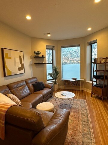 Photo - 624 N May St Unit 1