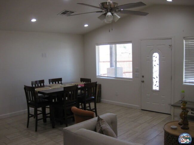 Photo - 320 N G St