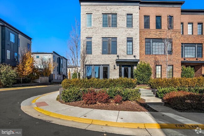 Building Photo - 23110 Lavallette Square Rental