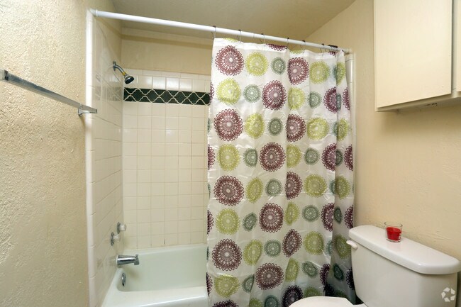 1BR - 740SF - Bathroom - Flats @ 139