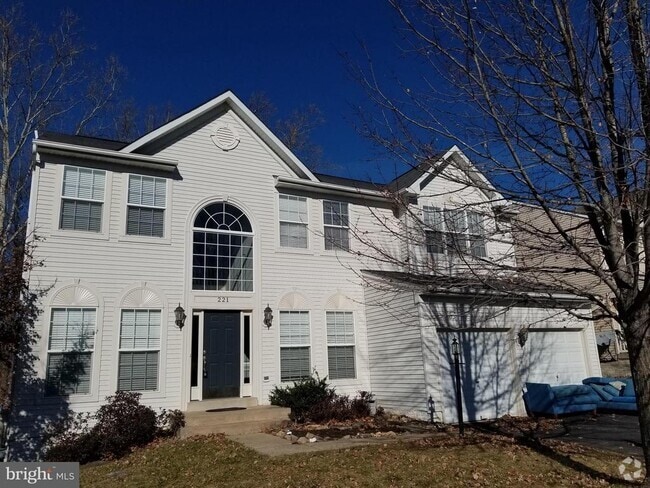Building Photo - 221 E Skyline Dr Rental