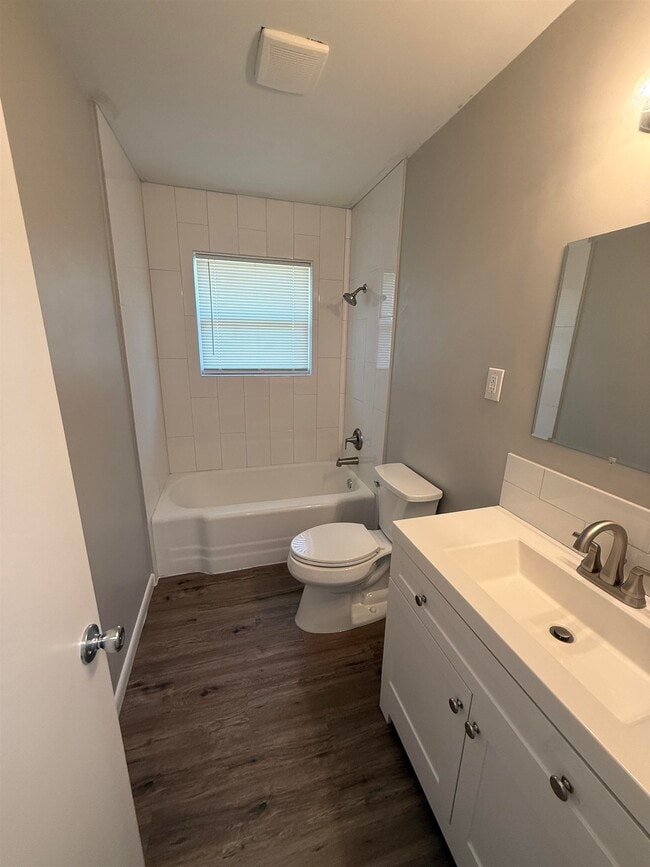 Photo - 176 W Sweetbriar Dr