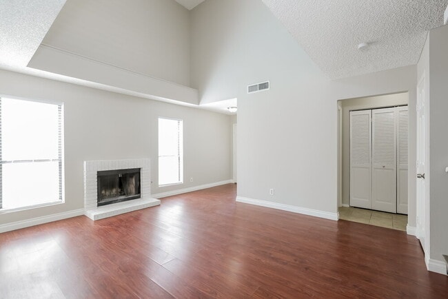 Photo - 405 Tobler Dr