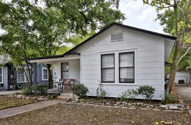 Photo - 1003 E 45th St