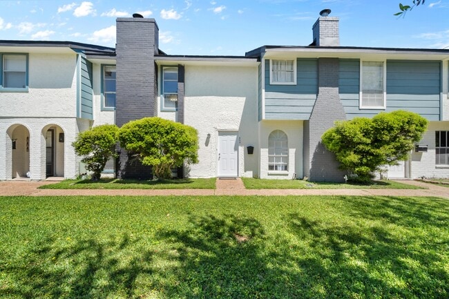 Photo - 304 S 2nd St Townhome