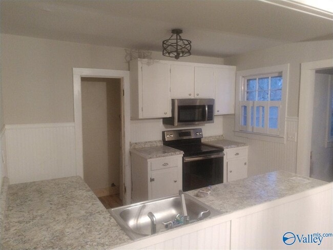Photo - 510 Forrest Cir NE