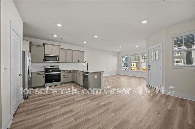 Photo - 448 Ml Pk Wy