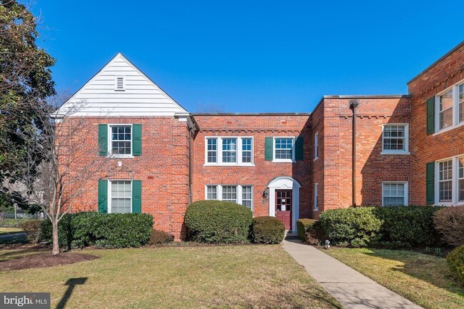 Building Photo - 1817 Queens Ln Unit 2161